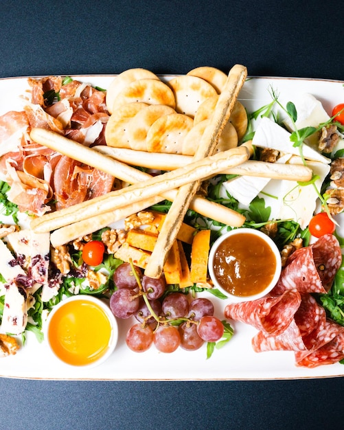 Platou cu preparate pentru meniu